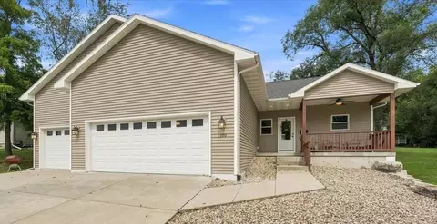 100 Isham St, Stoughton, WI 53589