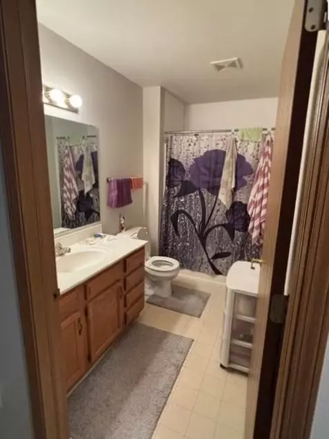 Bath - 209-211 213-215 Fox Trl, Fall River, WI 53932 photo 1 of 4