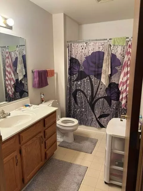 Bath - 209-211 213-215 Fox Trl, Fall River, WI 53932 photo 2 of 4