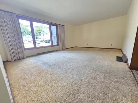 Living - 56 E Charles St, Markesan, WI 53946 photo 2 of 4
