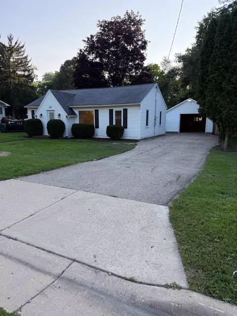 228 N George St, Whitewater, WI 53190