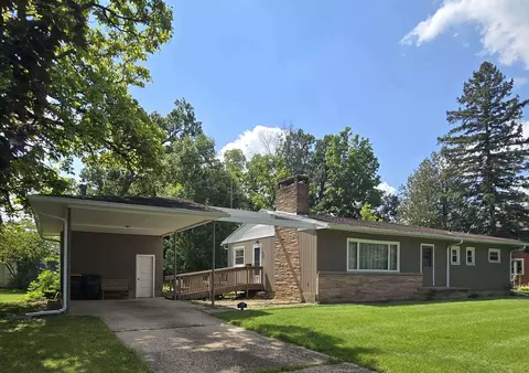 528 E Main St, Reedsburg, WI 53959