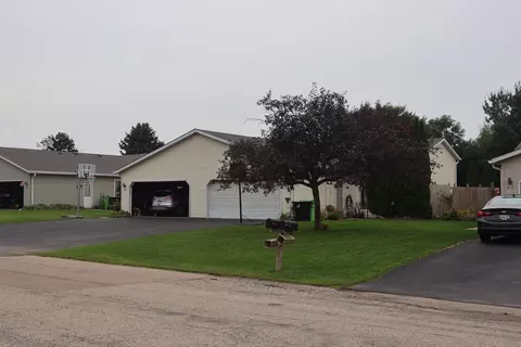 208-210 Eilbes Ave, Beaver Dam, WI 53916