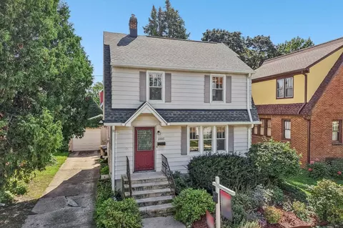 2005 Carey Ct, Madison, WI 53704