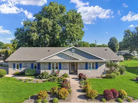 805 Hawthorne Ave, Janesville, WI 53545