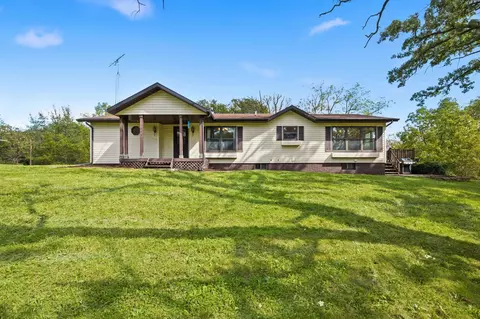 16490 Deery Rd, Mineral Point, WI 53565