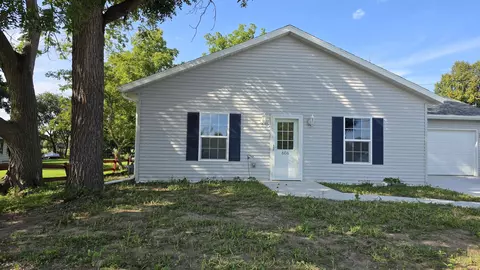 606 W Delavan Dr, Janesville, WI 53548