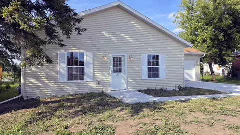 632 W Delavan Dr, Janesville, WI 53548
