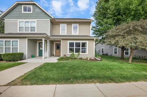 207 S Musket Ridge Dr, Sun Prairie, WI 53590