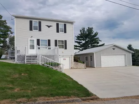109 Reservoir St, Potosi, WI 53820