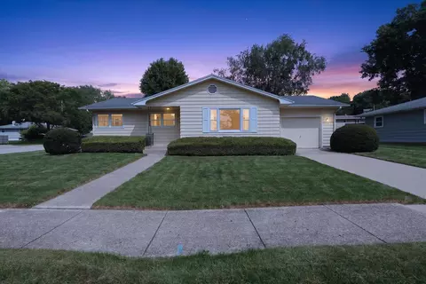 2016 Moreland Dr, Janesville, WI 53548