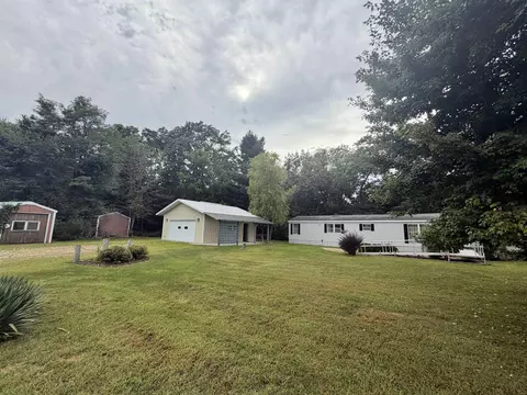 33302 Oak St, Lone Rock, WI 53556
