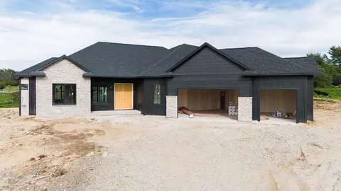2866 Oakridge Ct, Janesville, WI 53545