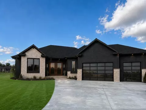 2866 Oakridge Ct, Janesville, WI 53545