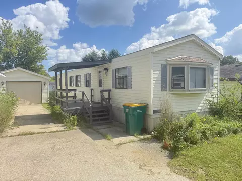 w210n11645 Pinecrest Ln, Germantown, WI 53022