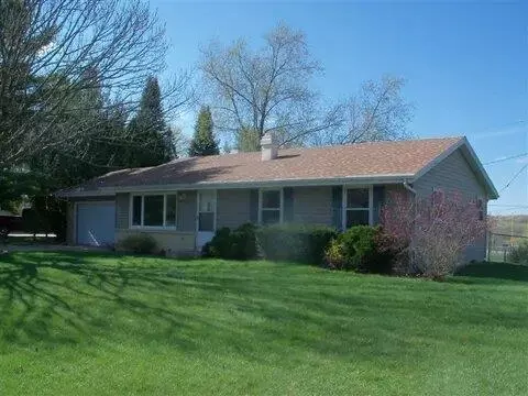 2214 Cedar Pointe Dr, Janesville, WI 53546