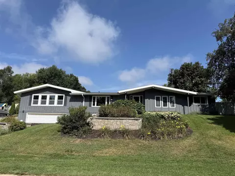 1717 Lakeview Dr, Tomah, WI 54660