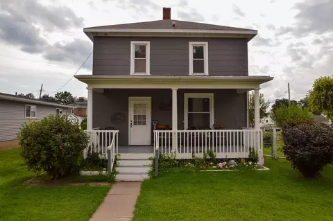 610 E Dewey St, Cassville, WI 53806
