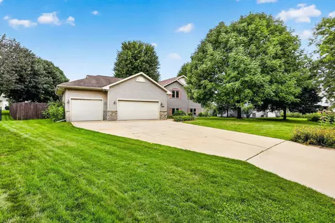 647 Grandview Dr, Sun Prairie, WI 53590