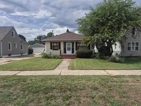 1338 Center Ave, Janesville, WI 53546