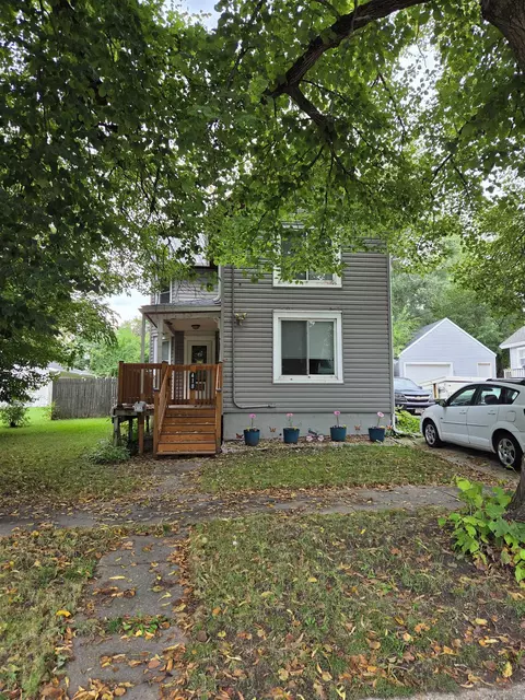 418 S Academy St, Janesville, WI 53548