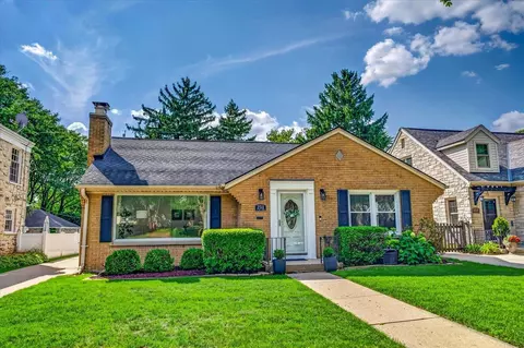 2511 N 91st St, Wauwatosa, WI 53226