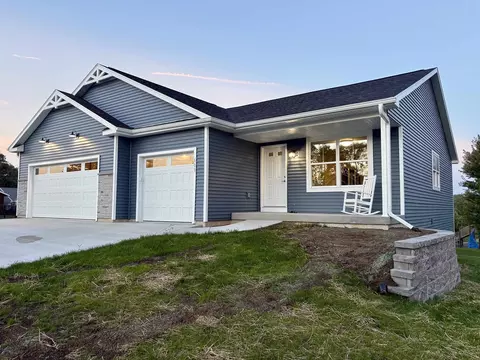 609 Lake View Ave, Merrimac, WI 53561
