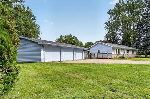 Exterior - 1965 Robin Rd, Beloit, WI 53511 photo 2 of 8