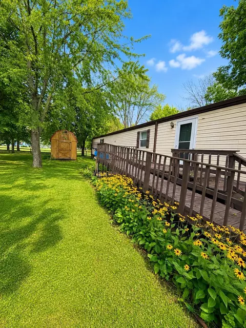 119 Oak Park Dr, Menasha, WI 54952