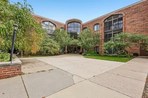 6302 Mineral Point Rd #213, Madison, WI 53705