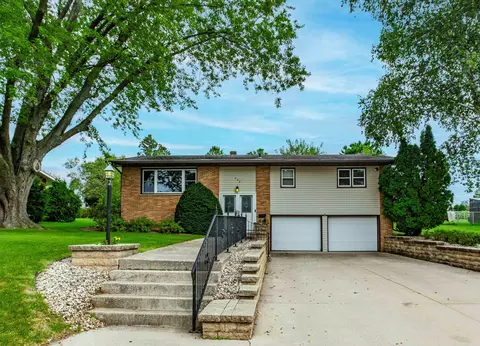 608 W Fountain St, Dodgeville, WI 53533