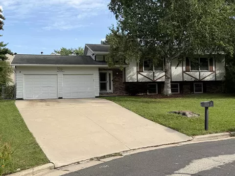 5211 Big Bow Ct, Fitchburg, WI 53711