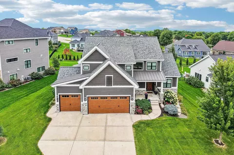 1048 Brynhill Dr, Oregon, WI 53575