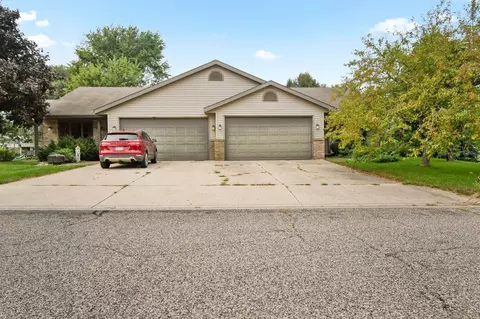706 Forest Edge Dr, Mazomanie, WI 53560