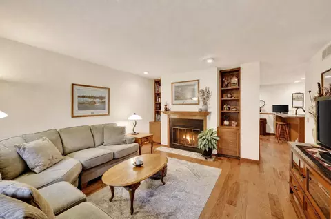 8 Oak Grove Dr, Madison, WI 53717