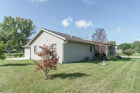 Exterior - 262 E Front St, Markesan, WI 53946 photo 5 of 12