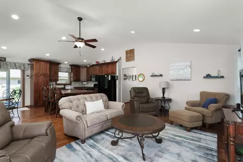 Living - 262 E Front St, Markesan, WI 53946 photo 3 of 3