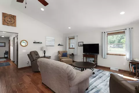 Living - 262 E Front St, Markesan, WI 53946 photo 2 of 3
