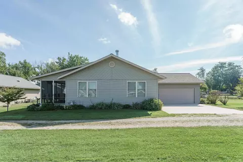 Exterior - 262 E Front St, Markesan, WI 53946 photo 3 of 12