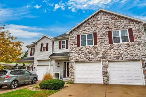 3075 Wyndham Dr, Sun Prairie, WI 53590