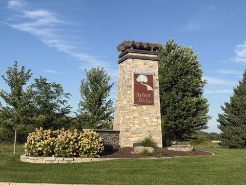 2019 Arbor Ridge Way, Janesville, WI 53548