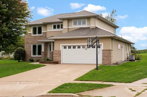 1716 Oakridge Ct, Stoughton, WI 53589