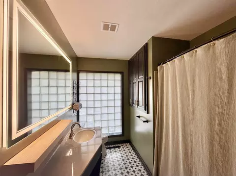 Bath - 826 E Post Rd, Beloit, WI 53511 photo 1 of 3