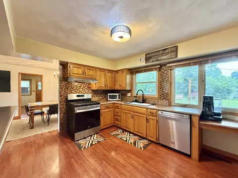 Kitchen - 826 E Post Rd, Beloit, WI 53511 photo 3 of 4