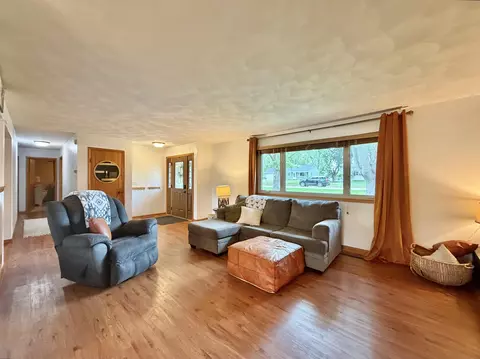 Living - 826 E Post Rd, Beloit, WI 53511 photo 4 of 5