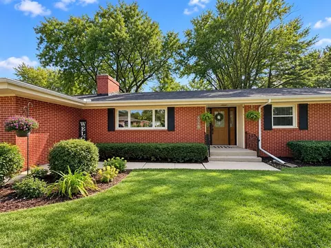 Exterior - 826 E Post Rd, Beloit, WI 53511 photo 1 of 5