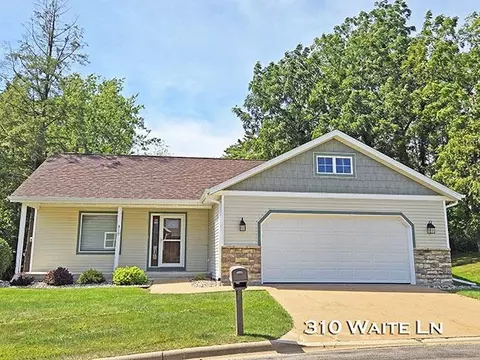 310 Waite Ln, Platteville, WI 53818