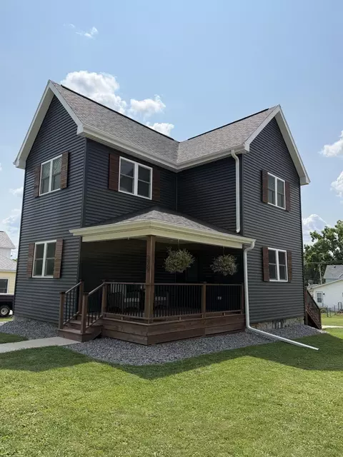 329 W Fountain St, Dodgeville, WI 53533