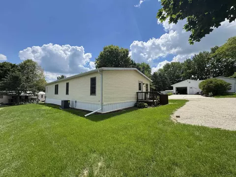 Exterior - 2018 Edgeview Dr, Monroe, WI 53566 photo 8 of 8