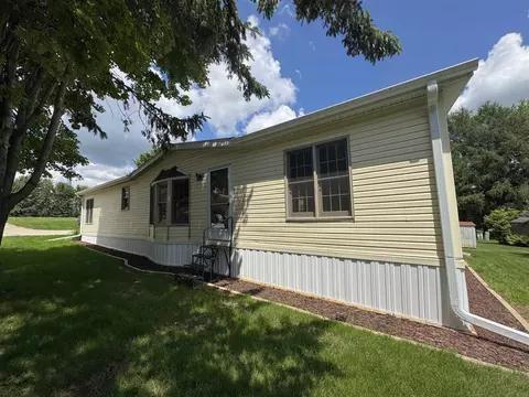 Exterior - 2018 Edgeview Dr, Monroe, WI 53566 photo 5 of 8